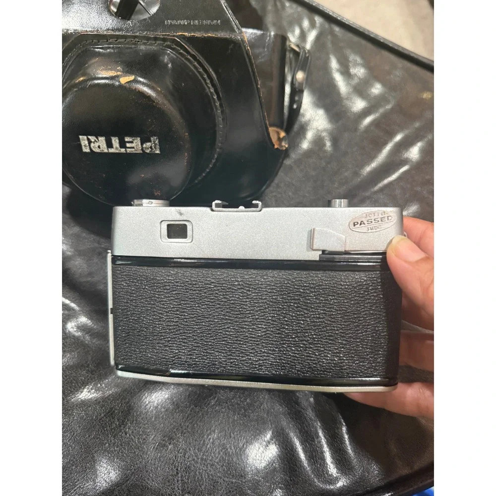 Petri 7 S Circle-Eye System 35mm Rangefinder Camera with 45mm f2.8 Lens and Case